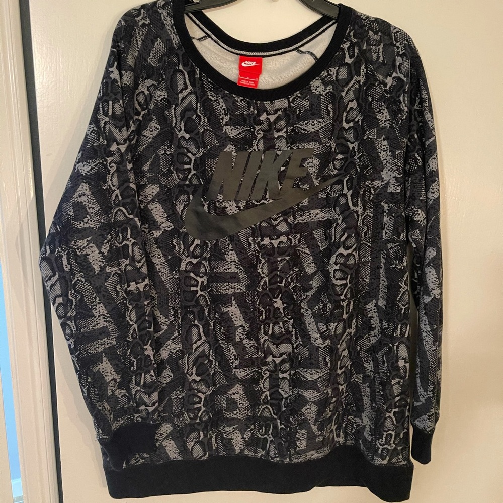Nike black/grey snake print sweater. Large.
